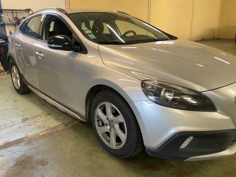 Volvo V40 Cross Country 1.6 D2 Momentum 2014 – снимка 12