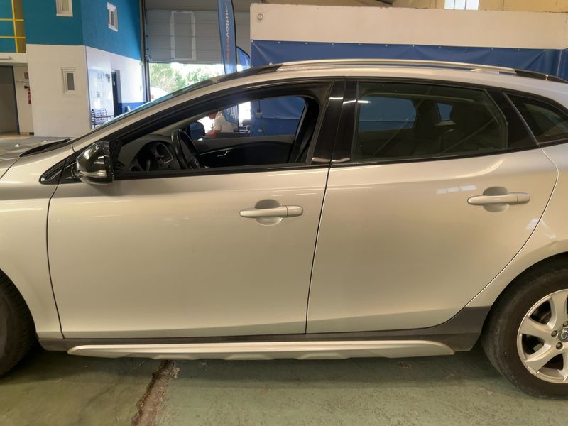 Volvo V40 Cross Country 1.6 D2 Momentum 2014 – снимка 4