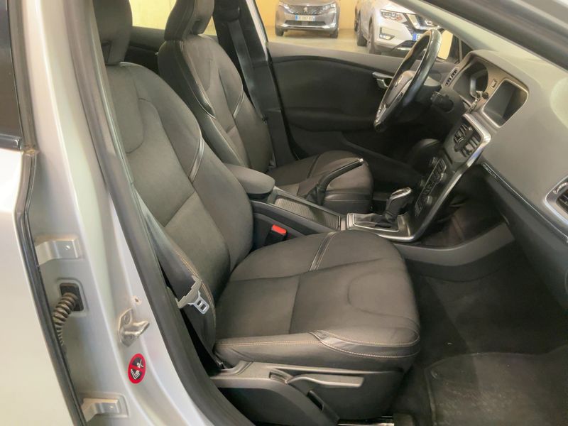 Volvo V40 Cross Country 1.6 D2 Momentum 2014 – снимка 16