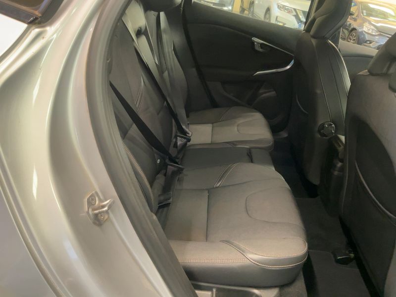 Volvo V40 Cross Country 1.6 D2 Momentum 2014 – снимка 19