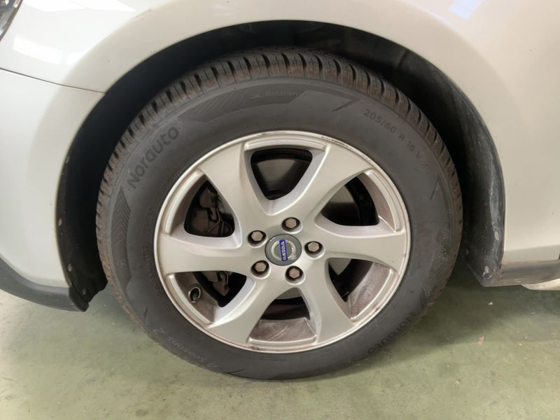 Volvo V40 Cross Country 1.6 D2 Momentum 2014 – снимка 3