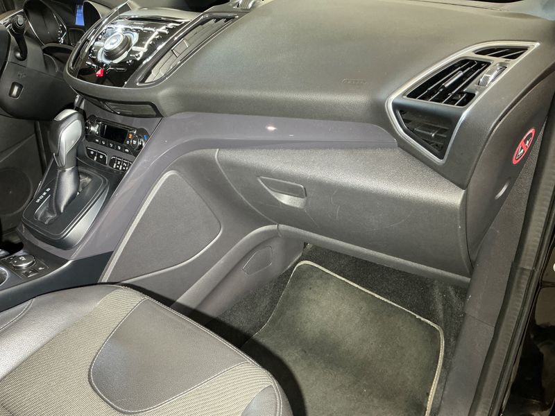 Ford Kuga 2.0 TDCi Individual 2014 – снимка 23