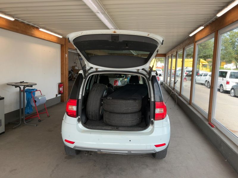 Skoda Yeti 2.0 TDI Joy 4x4 2016 – снимка 16