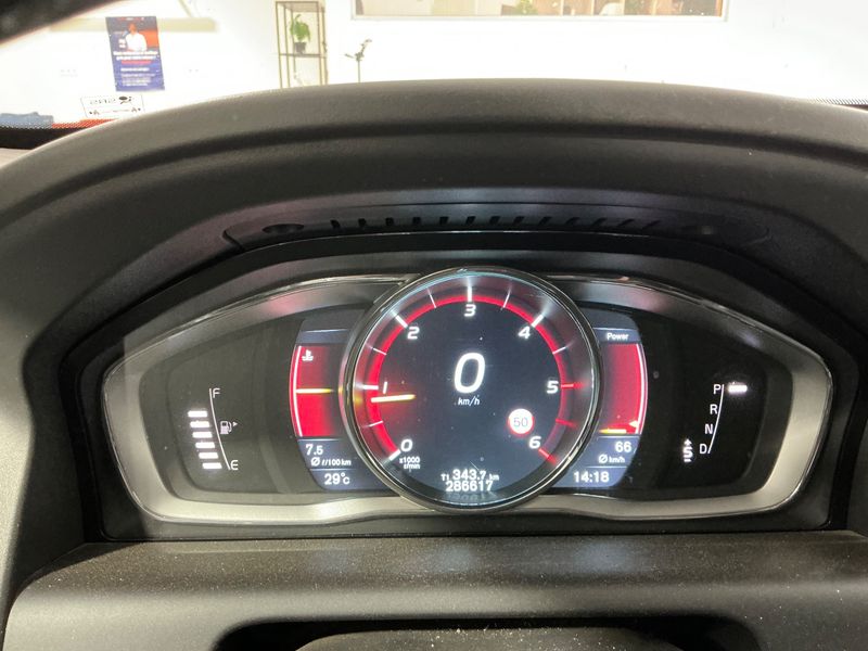 Volvo XC60 2.0 D4 Xenium 2014 – снимка 18