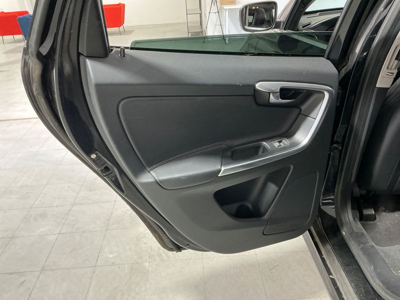 Volvo XC60 2.0 D4 Xenium 2014 – снимка 26