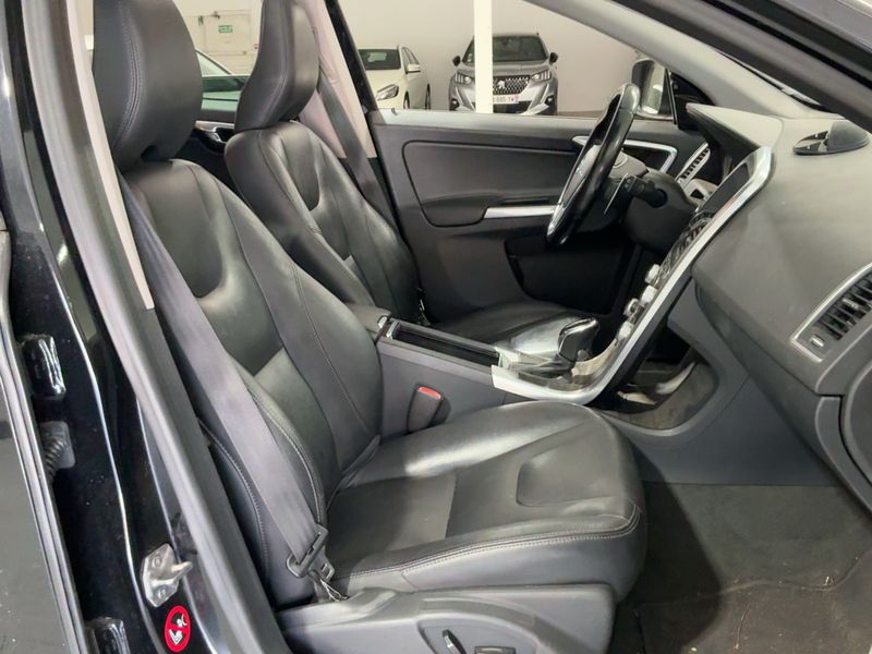 Volvo XC60 2.0 D4 Xenium 2014 – снимка 16