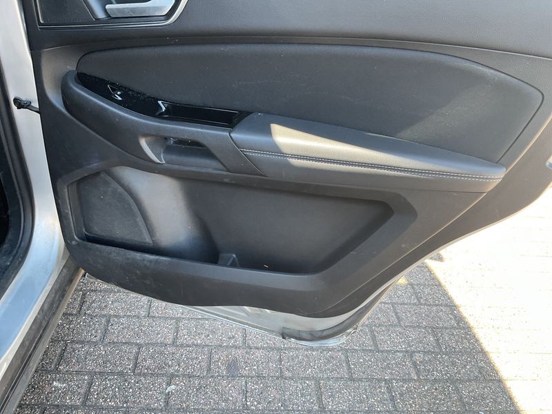 Ford S-Max 1.5 EcoBoost Titanium 2019 – снимка 31