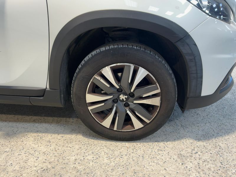 Peugeot 2008 1.2 PureTech Allure 2017 – снимка 11