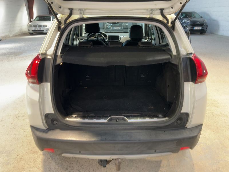 Peugeot 2008 1.2 PureTech Allure 2017 – снимка 15