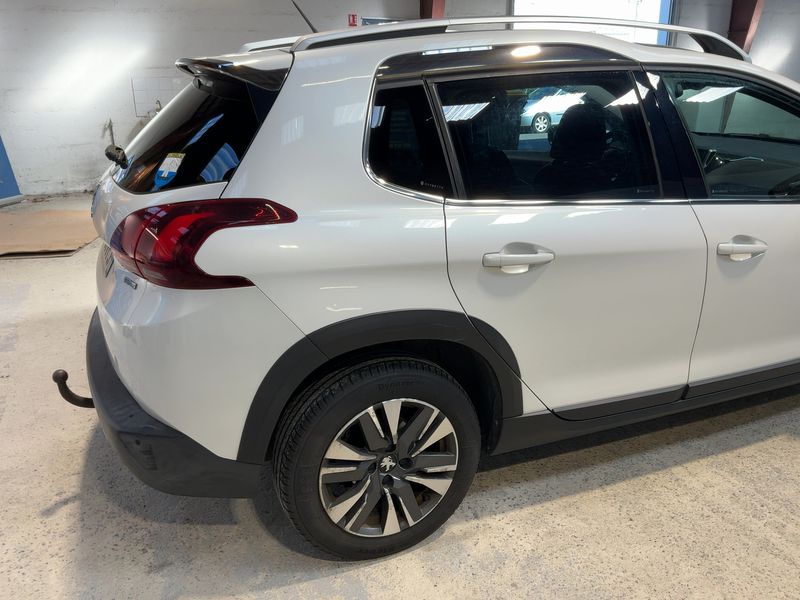 Peugeot 2008 1.2 PureTech Allure 2017 – снимка 8