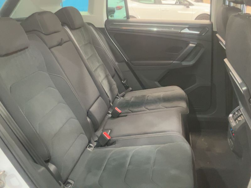 Volkswagen Tiguan 2.0 TDI Sport BlueMotion Tech 2018 – снимка 19