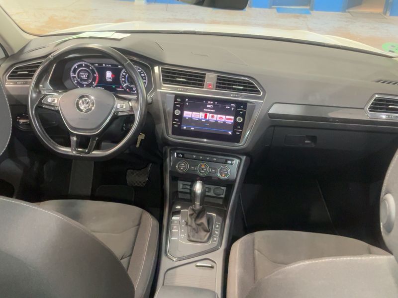 Volkswagen Tiguan 2.0 TDI Sport BlueMotion Tech 2018 – снимка 17