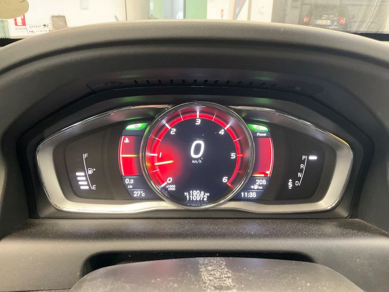 Volvo XC60 2.4 D4 R-Design AWD 2017 – снимка 18