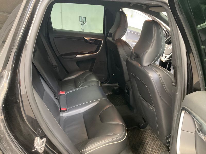 Volvo XC60 2.4 D4 R-Design AWD 2017 – снимка 19