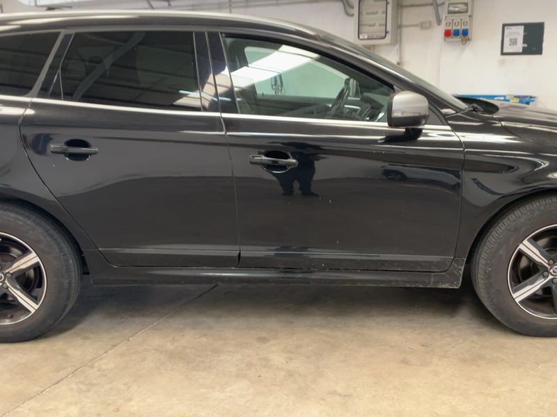 Volvo XC60 2.4 D4 R-Design AWD 2017 – снимка 10