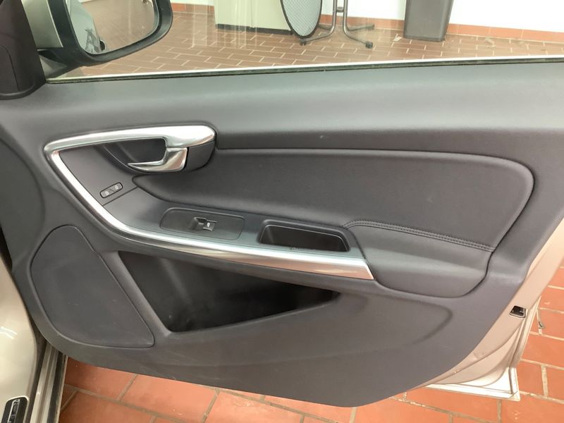 Volvo V60 1.6 D Momentum 2011 – снимка 25