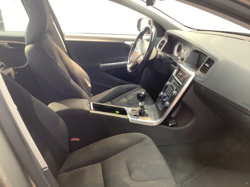 Volvo V60 1.6 D Momentum 2011 – снимка 17