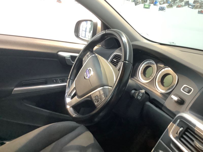 Volvo V60 1.6 D Momentum 2011 – снимка 30