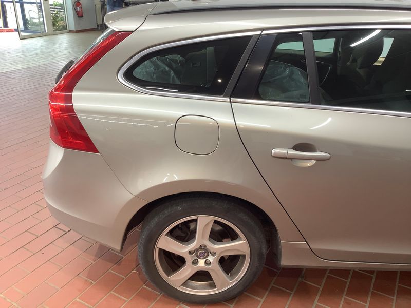 Volvo V60 1.6 D Momentum 2011 – снимка 8