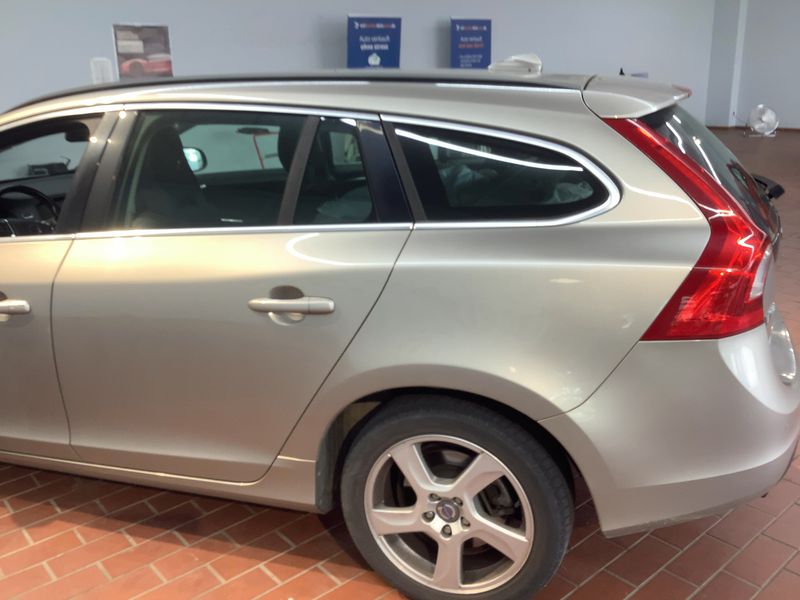 Volvo V60 1.6 D Momentum 2011 – снимка 6