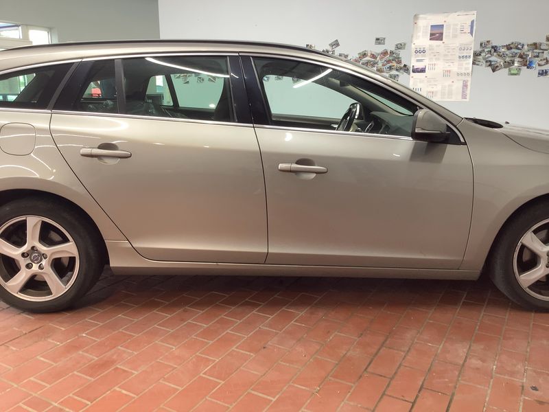 Volvo V60 1.6 D Momentum 2011 – снимка 10