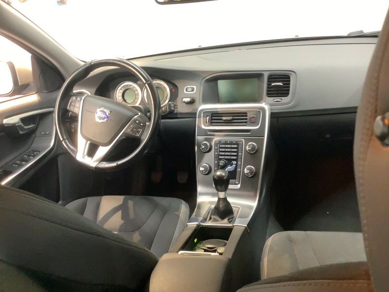 Volvo V60 1.6 D Momentum 2011 – снимка 18