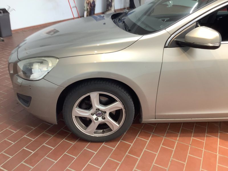 Volvo V60 1.6 D Momentum 2011 – снимка 2