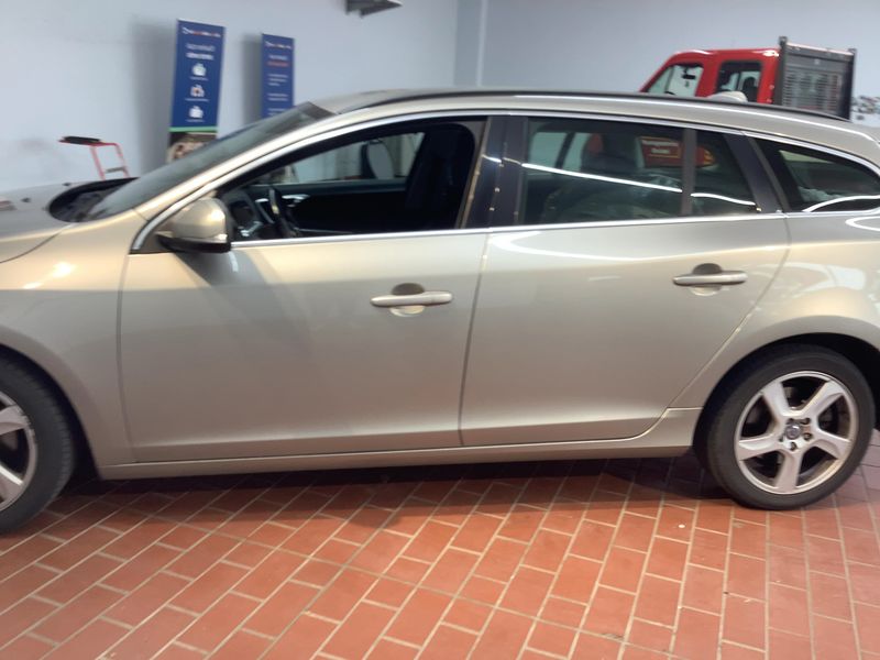 Volvo V60 1.6 D Momentum 2011 – снимка 4