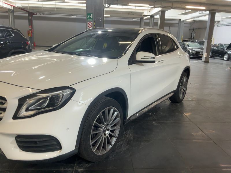 Mercedes-Benz GLA-Klasse GLA 200 AMG Line 2018 – снимка 2