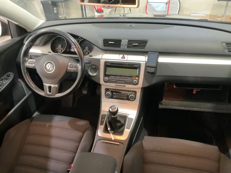 Volkswagen Passat 2.0 TDI Sportline 2009 – снимка 18