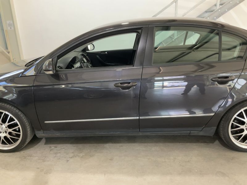 Volkswagen Passat 2.0 TDI Sportline 2009 – снимка 4