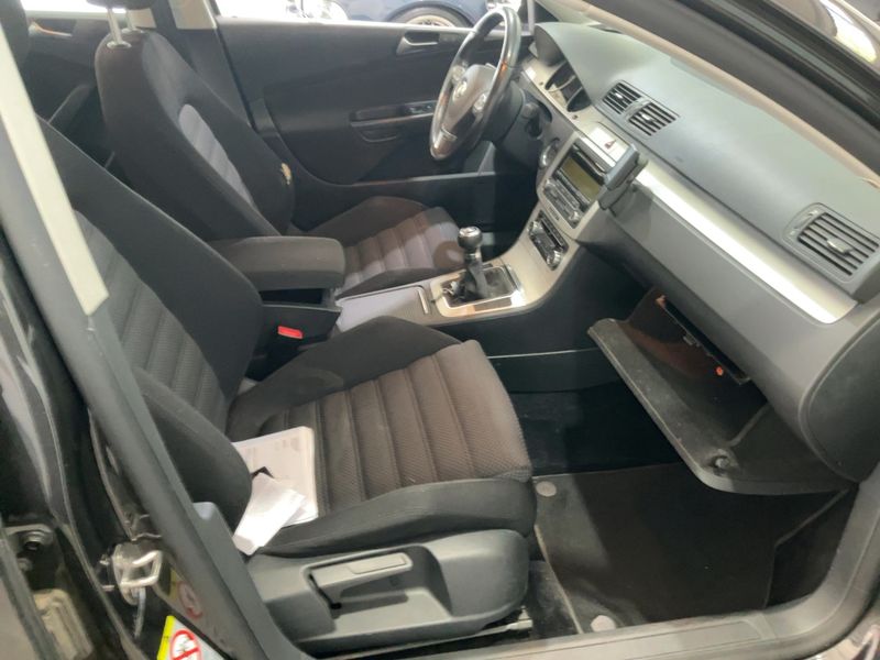 Volkswagen Passat 2.0 TDI Sportline 2009 – снимка 17