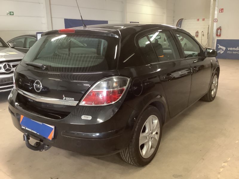 Opel Astra 1.7 CDTI Selection 2012 – снимка 2