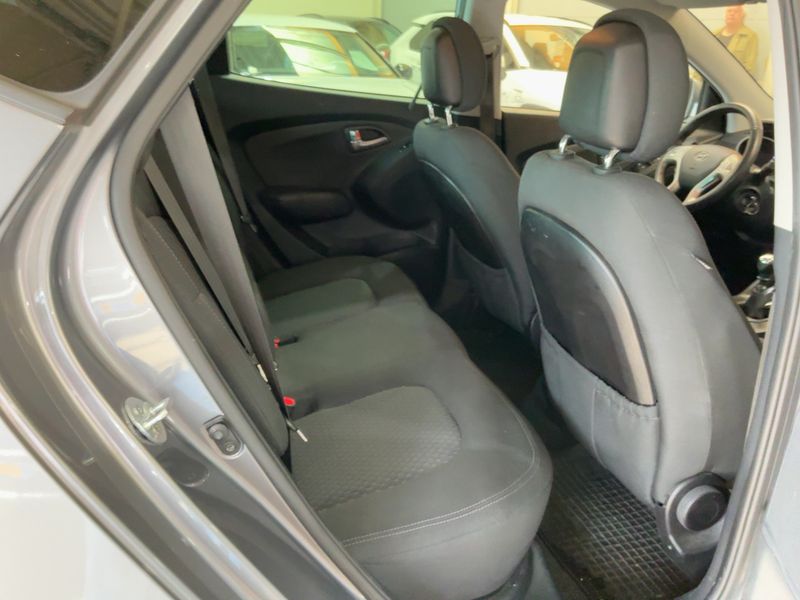 Hyundai ix35 1.6 5 Star Edition 2WD 2013 – снимка 20