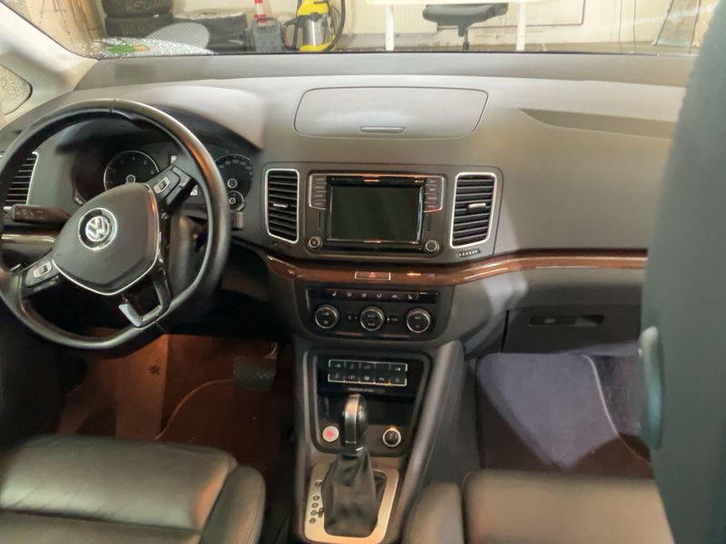 Volkswagen Sharan 2.0 TSI Highline BlueMotion Tech 2017 – снимка 17
