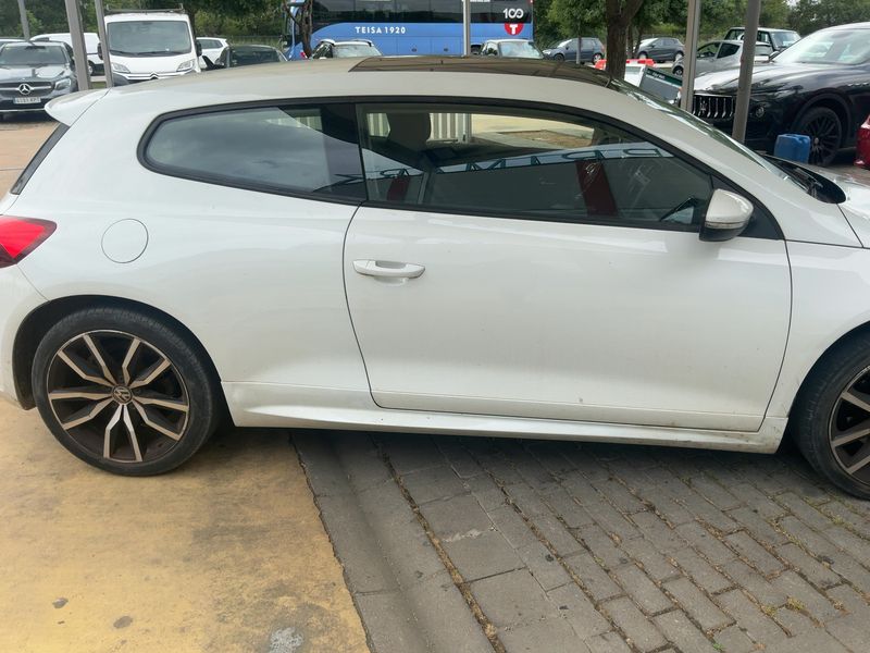 Volkswagen Scirocco 2.0 TSI R-Line BlueMotion Tech 2017 – снимка 10