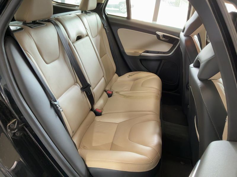 Volvo V60 2.0 D3 Xenium 2012 – снимка 19