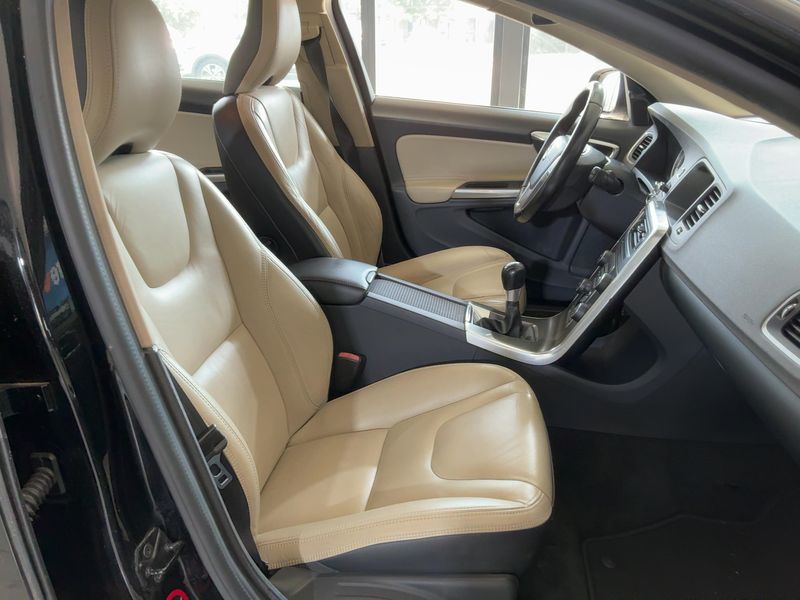 Volvo V60 2.0 D3 Xenium 2012 – снимка 16