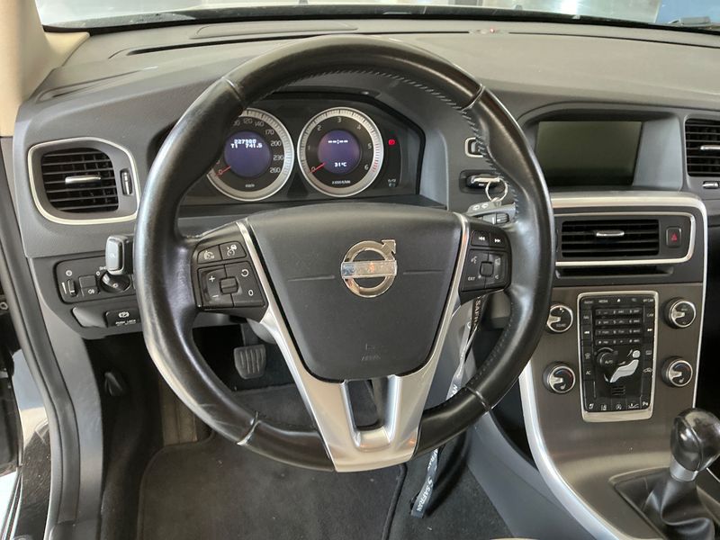 Volvo V60 2.0 D3 Xenium 2012 – снимка 30
