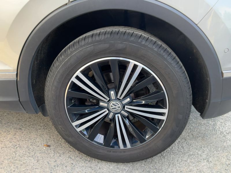 Volkswagen Tiguan 2.0 TDI Carat Edition BlueMotion Tech 2017 – снимка 5