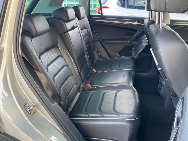 Volkswagen Tiguan 2.0 TDI Carat Edition BlueMotion Tech 2017 – снимка 19