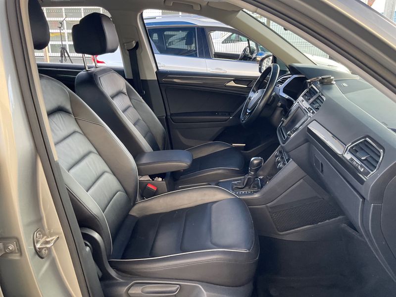 Volkswagen Tiguan 2.0 TDI Carat Edition BlueMotion Tech 2017 – снимка 16