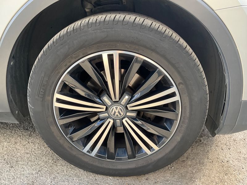 Volkswagen Tiguan 2.0 TDI Carat Edition BlueMotion Tech 2017 – снимка 11