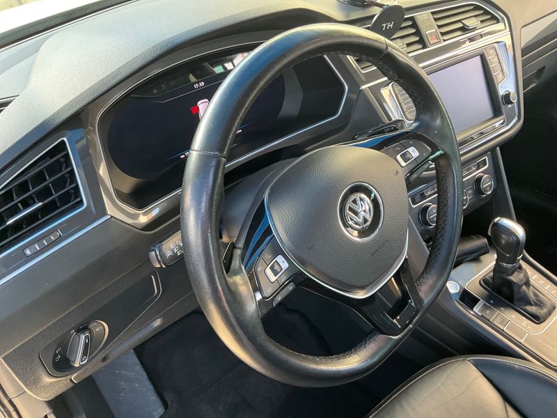 Volkswagen Tiguan 2.0 TDI Carat Edition BlueMotion Tech 2017 – снимка 24