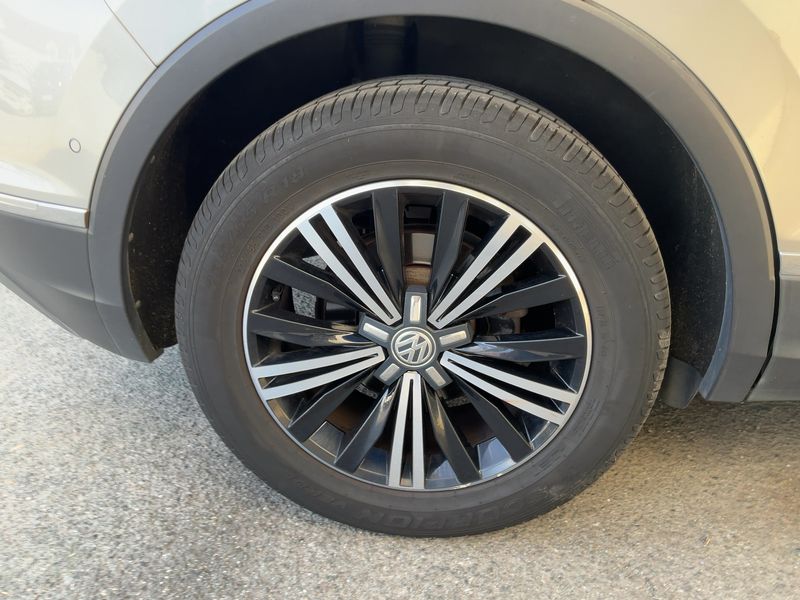 Volkswagen Tiguan 2.0 TDI Carat Edition BlueMotion Tech 2017 – снимка 9