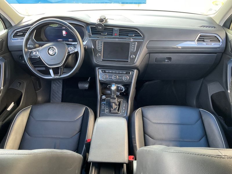 Volkswagen Tiguan 2.0 TDI Carat Edition BlueMotion Tech 2017 – снимка 17