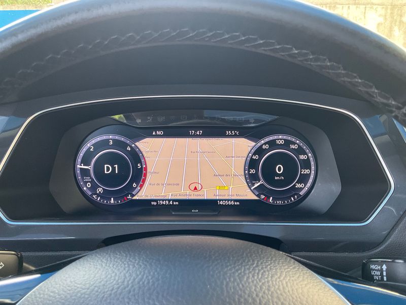 Volkswagen Tiguan 2.0 TDI Carat Edition BlueMotion Tech 2017 – снимка 18