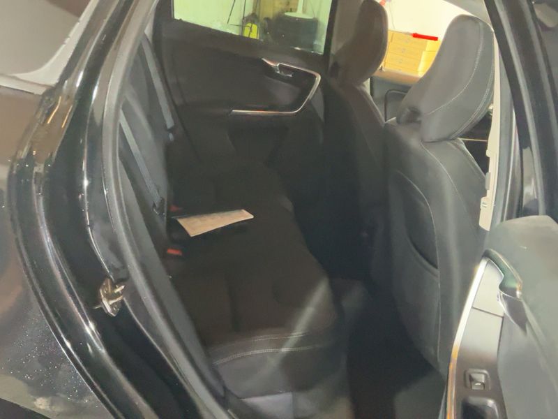 Volvo XC60 2.4 D4 Kinetic AWD 2017 – снимка 19