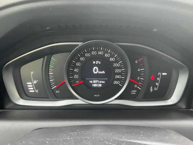 Volvo XC60 2.4 D4 Kinetic AWD 2017 – снимка 18