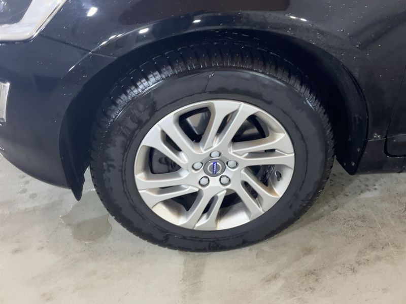 Volvo XC60 2.4 D4 Kinetic AWD 2017 – снимка 3